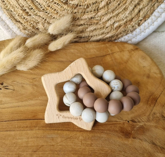 Beißring aus Buchenholz mit Silikonringen – Braun/Beige