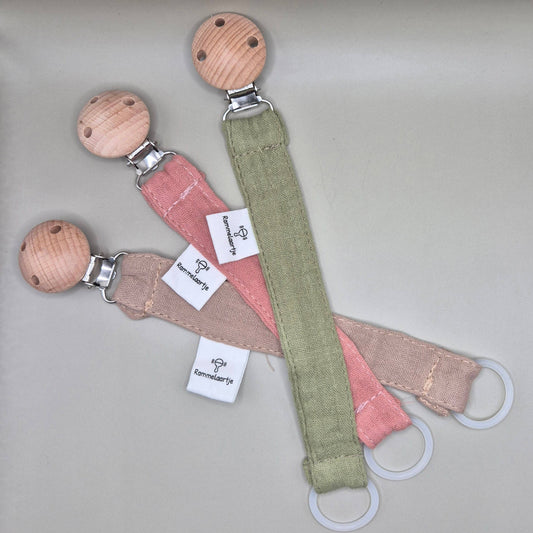 Schnullerband aus Musselinstoff mit Holzclip