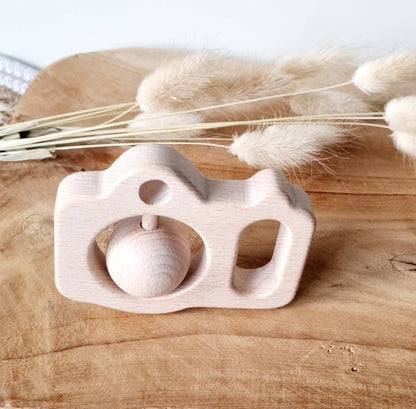 Holzrassel für Babys in Kameraform aus Holz