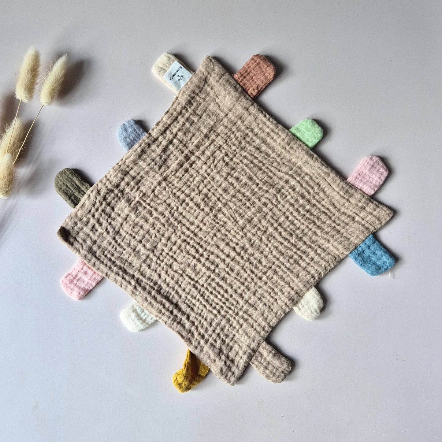 Musselin Kuscheltuch mit Laschen in Sand für Babys