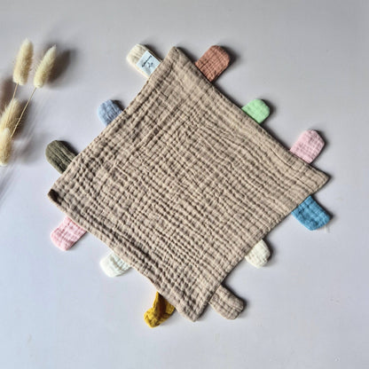 Musselin Kuscheltuch mit Laschen in Sand für Babys