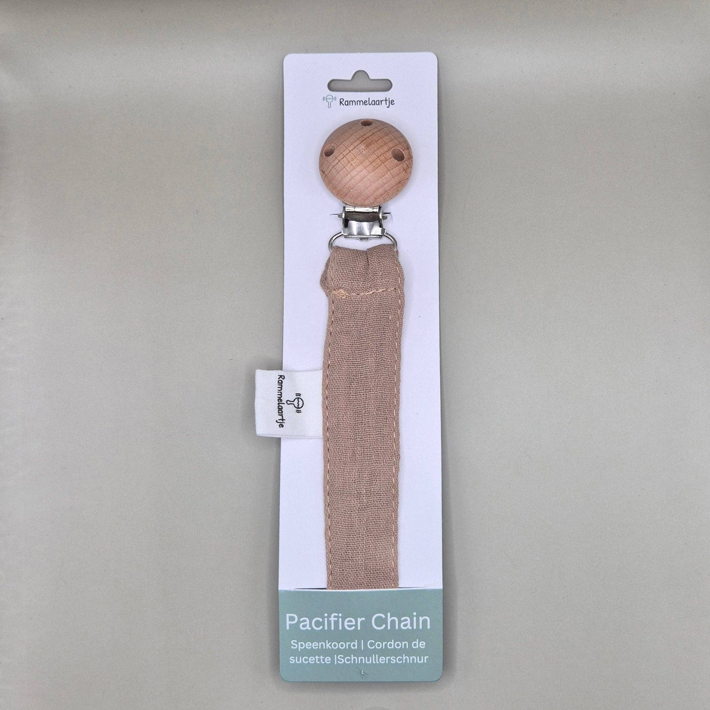 Schnullerbander aus Musselinstoff mit Holzclip aus Buche in Sandfarbe mit Verpackung