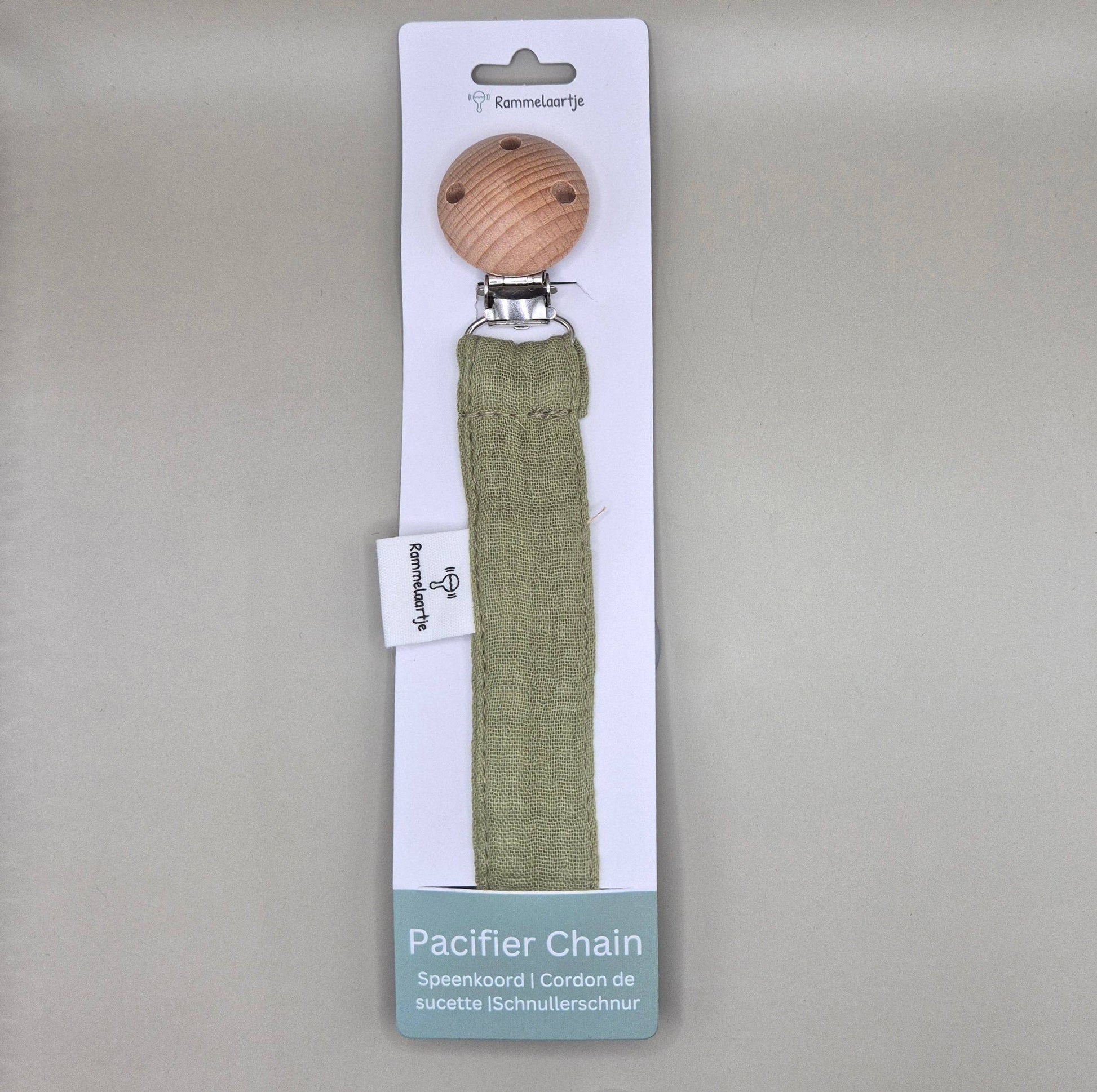 Schnullerband aus Musselinstoff mit Holzclip aus Buche in Army mit Verpackung