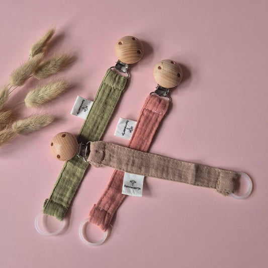 Schnullerband aus Musselinstoff mit Holzclip